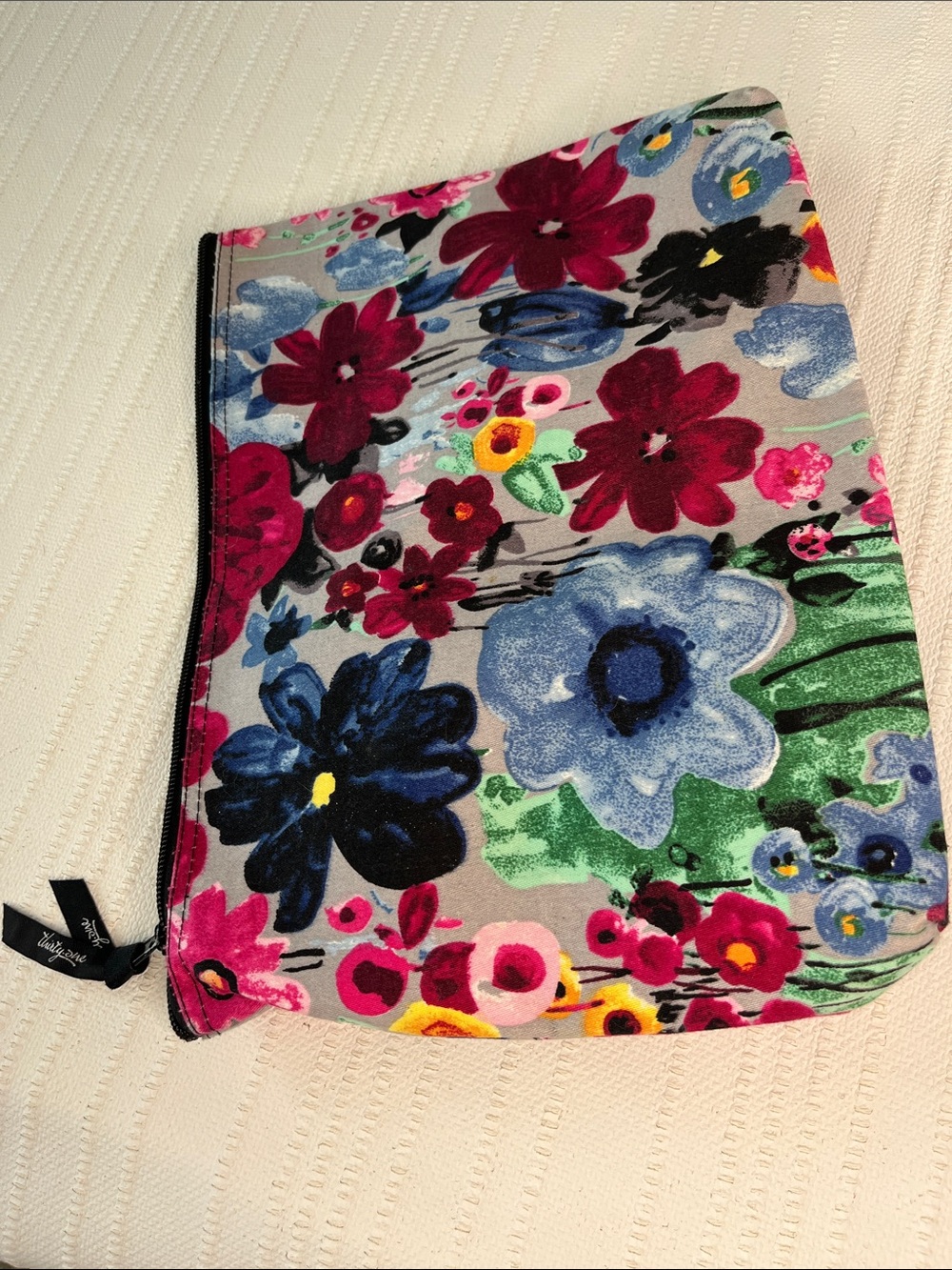 thirty-one Floral Print, Zip top storage Clutch - Multicolor 2" x 9" x12" clean!